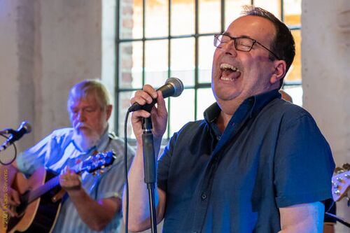 Die Band „Kurz vor Rente” spielte die gute alte Stromgitarrenmusik. Foto: (c) Klaus Stevens