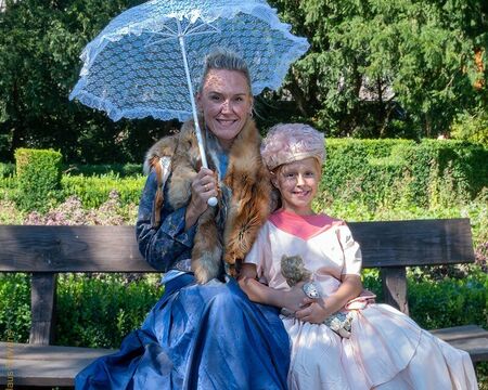 Lebende Bilder - Verkleiden mit Kostümen wie vor 100 Jahren; Foto: (c) Klaus Stevens