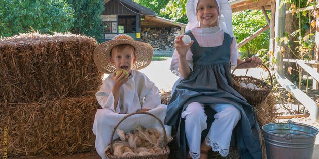 Lebende Bilder - Verkleiden mit Kostümen wie vor 100 Jahren; Foto: (c) Klaus Stevens