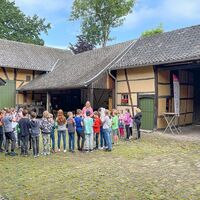 Die vierte Klasse der Grundschule Vorst besuchte heute den Tuppenhof; Foto: (c) Klaus Stevens, Kaarst