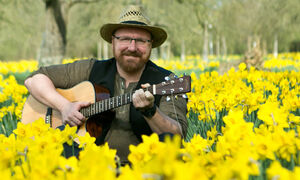 „Stefan Strohhut” singt und spielt mit Kindern ab 3 Jahren lustige und spannende Lieder auf dem Tuppenhof