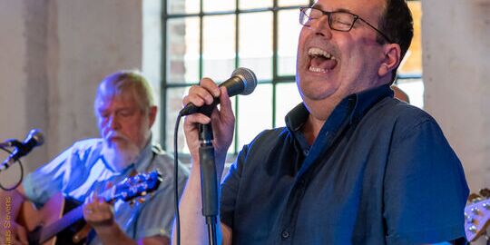 Die Band „Kurz vor Rente” spielte die gute alte Stromgitarrenmusik. Foto: (c) Klaus Stevens