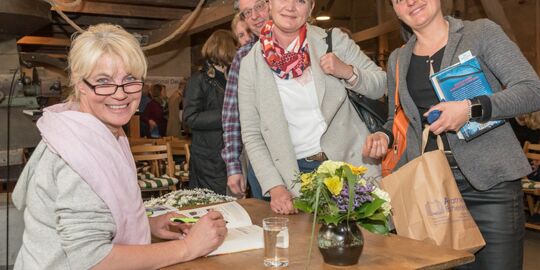 Lesung mit Nele Neuhaus auf dem Tuppenhof
