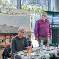 Jean-Pierre Clert und Jürgen Rau vom Tuppenhof suchten auf der „Ehrenamtlerbörse” der Stadt Kaarst weitere Ehrenamtler für den Tuppenhof — sogenannte „Tuppis”