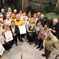 Die ehrenamtlichen Helferinnen und Helfer auf dem Tuppenhof werden mit dem erstmalig ausgelobten Ehrenpreis gewürdigt.