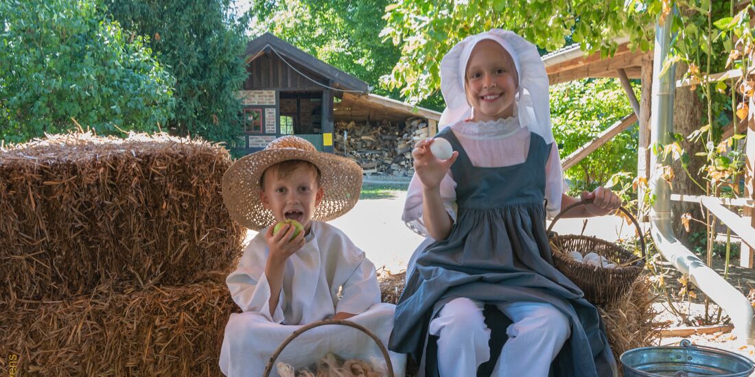 Lebende Bilder - Verkleiden mit Kostümen wie vor 100 Jahren; Foto: (c) Klaus Stevens