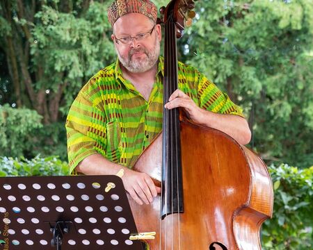 Musik und Tanz aus Peru; Alexander Morsey / Kontrabass; Foto: (c) Klaus Stevens Kaarst