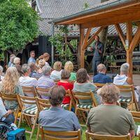 Dave Davis - Open Air im Bauerngarten des Tuppenhof Vorst; Foto: (c) by Klaus Stevens Kaarst