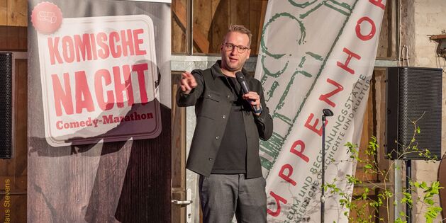 Komische Nacht 2022, Tuppenhof, Benni Stark; Foto: Klaus Stevens