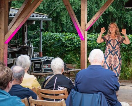 Lisa Feller - Open Air im Bauerngarten des Tuppenhof Vorst Foto: (c) by Klaus Stevens Kaarst