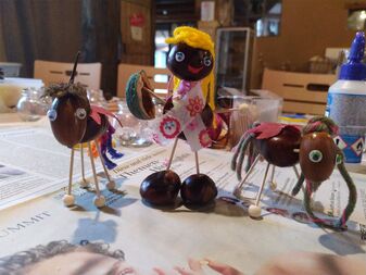 Rindenmonster und Kastanienkerle   (Eltern-Kind-Aktion für Kita- und Grundschulkinder) auf dem Tuppenhof; Foto: Michaela Kura