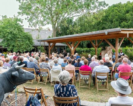 „L’ELISIR D‘AMORE“ - Open Air im Bauerngarten des Tuppenhofs; Foto: (c) Klaus Stevens