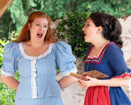 Zinzi Frohwein (Sopran) und Anna Moog (Sopran); Foto: (c) Klaus Stevens