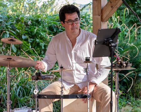 Musik und Tanz aus Peru auf dem Tuppenhof; Pablo Sáez / Percussion; Foto: (c) Klaus Stevens Kaarst