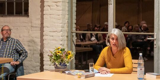 Bestseller-Autorin Christiane Wünsche auf dem Tuppenhof Foto: (c) Klaus Stevens