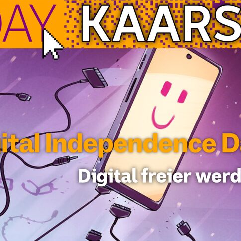 Ein fröhliches Smartphone mit lächelndem Gesicht und Kabeln wirbt für den Digital Independence Day in Kaarst.