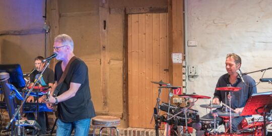 Konzert in den Mai mit der Kaarster Kultband „In between” auf dem Tuppenhof