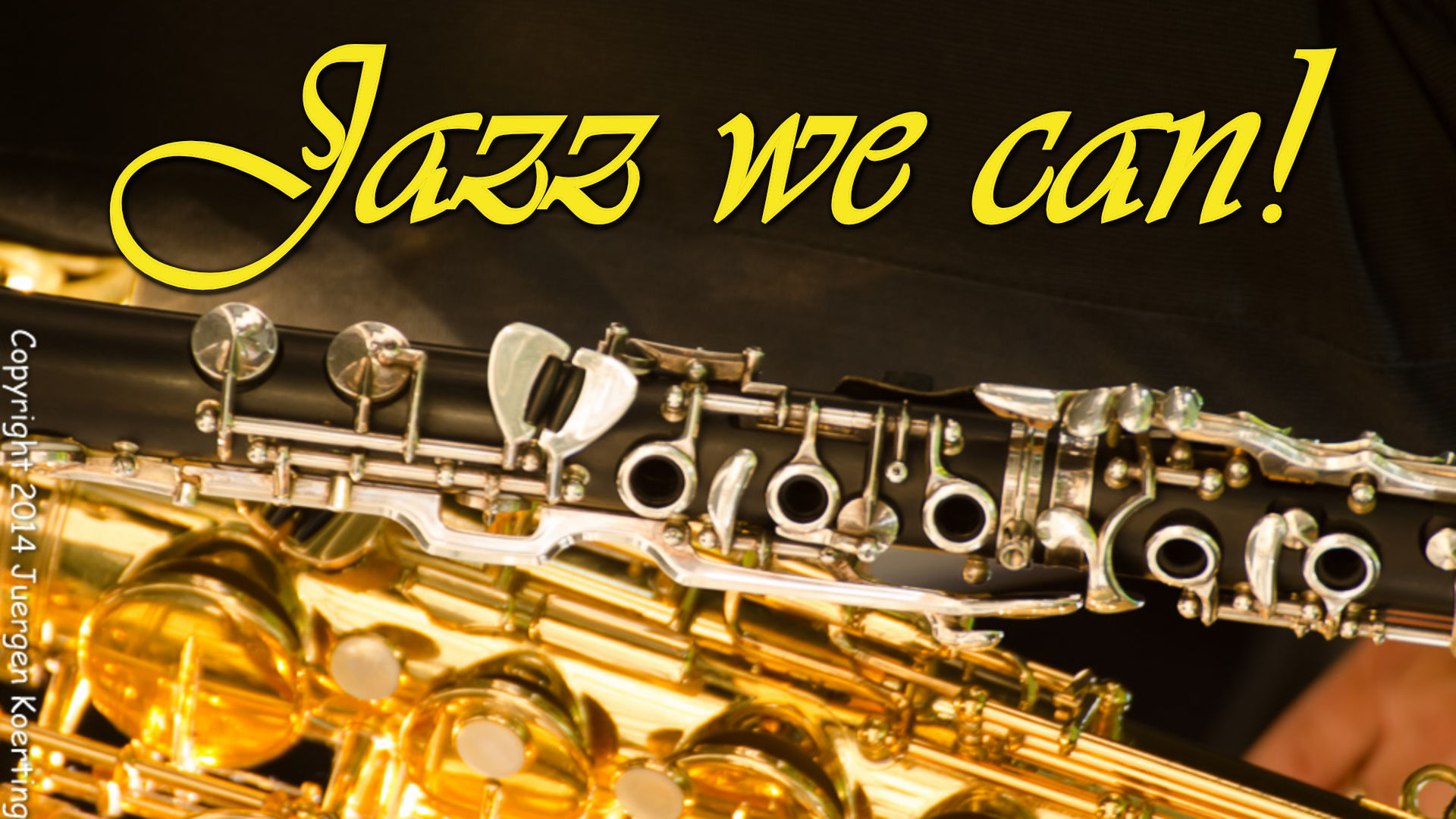 Nahaufnahme von Saxophonen, die den Titel "Jazz we can!" im Tuppenhof in Kaarst feierlich präsentieren.