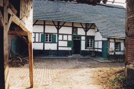 Blick auf das Wohnhaus des Tuppenhofs vor der Restaurierung