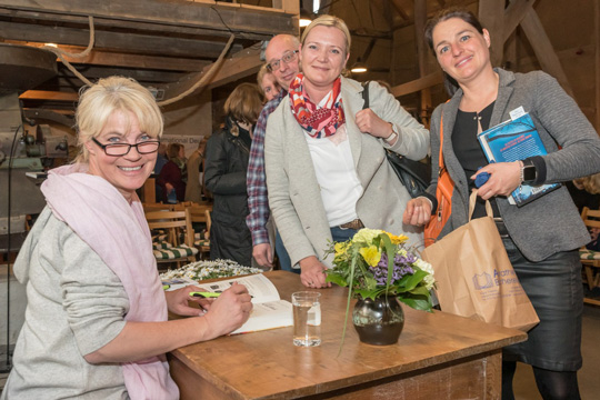 Lesung von Nele Neuhaus auf dem Tuppenhof