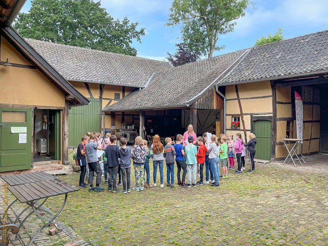 Die vierte Klasse der Grundschule Vorst besuchte heute den Tuppenhof; Foto: (c) Klaus Stevens, Kaarst