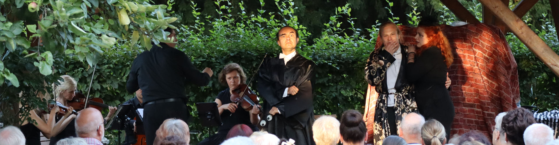 Theater, Kunst und Musik auf dem Tuppenhof Theater, Kunst und Musik auf dem Tuppenhof